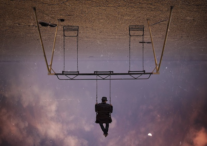 altalena-sottosopra-immagine-surreale